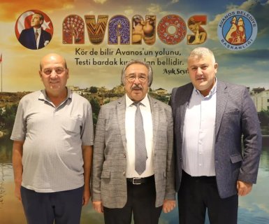 Çavuşin Paşabağ esnaflarından Halil Çopur ve Mehmet Tok Belediye Başkanımız Mustafa Kenan Sarıtaş'ı makamında ziyaret ettiler.