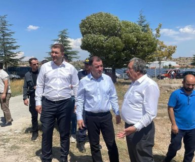Belediye Başkanımız Mustafa Kenan Sarıtaş, Eski Avanos Kaymakamlarından Bayburt Valisi Sayın Mustafa Eldivan’ın vefat eden kayınbiraderi Ziraat Odası Başkanlığı yapmış emekli Yaşar Köseoğlu’nun cenaze törenine katıldı.