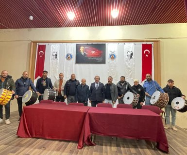 Ramazan davulcuları ve mahalle muhtarlarımız ile bir araya gelerek bir toplantı düzenledi.