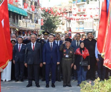Şanlı tarihimize altın harflerle yazılan 30 Ağustos Zafer Bayramı'nın 103. yıl dönümü ilçemizde coşkuyla kutlandı.