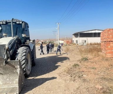 Belediye Başkanımız Mustafa Kenan Sarıtaş Belediye iş ocakları, marangozhane ve Sanayi bölgesinde devam eden temizlik çalışmalarını yerinde inceledi.