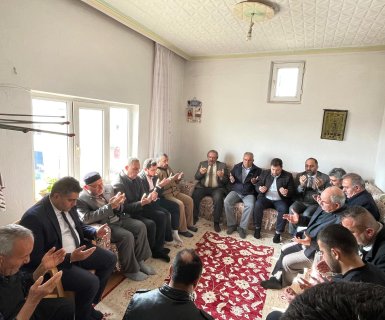 Belediye Başkanımız Mustafa Kenan Sarıtaş, Belediye personelimiz Ahmet Demirbaş’ın Niğde Kiledere beldesindeki taziye evine ziyarette bulundu.