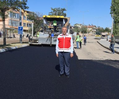 “Avanos’un Çehresini Değiştiren Hizmet: İnönü Caddesi’nde BSK Sıcak Asfalt Atımı Başladı”