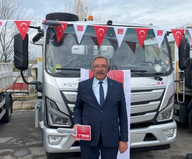 Türkiye Belediyeler Birliği tarafından Belediyemize hibe edilen yeni aracın teslim işlemlerini gerçekleştirmek üzere Belediye Başkanımız Sayın Mustafa Kenan Sarıtaş, araç teslim törenine katıldı.
