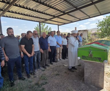 Belediye Başkanımız Sayın Mustafa Kenan Sarıtaş, Büyük Ayhan Köyü’nde merhume Selin Paçal Dölek’in cenaze merasimine katıldı.