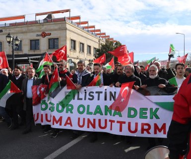 FİLİSTİN’E DESTEK YÜRÜYÜŞÜNDE AVANOS TEK YÜREK OLDU
