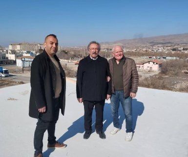 Belediye Başkanımız Sayın Mustafa Kenan Sarıtaş, inşaatı devam eden Avanos Hükümet Konağı çalışmalarını, inşaat sahasını gezerek yerinde inceledi ve çalışanlarla sohbet ederek kolaylıklar diledi.