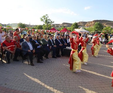 Kayseri Vakıflar Bölge Müdürlüğü tarafından Avanos'ta toplu sünnet şöleni gerçekleştirildi.