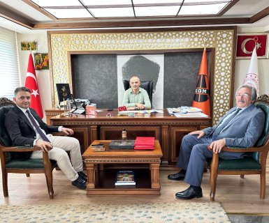 Avanos Kaymakamımız Sayın Osman Bilici ve Belediye Başkanımız Sayın Mustafa Kenan Sarıtaş, Kayseri Karayolları 6. Bölge Müdürü Sayın Ahmet Bülent Büyük’ü makamında ziyaret ettiler.