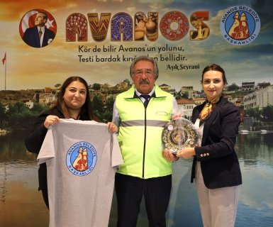 Gülşehir Belediyesi Kadın Çalışma Merkezi Yönetiminden Sayın Mine Güzel ve Sayın Canan Çıtak, Belediye Başkanımız Sayın Mustafa Kenan Sarıtaş’ı makamında ziyaret ettiler.