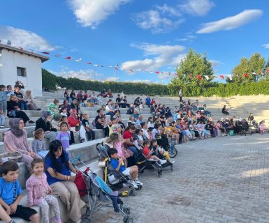 Avanos Belediyesi ve Göreme Belediyesi iş birliğinde, Kapadokya At ve Atçılık Kültür Festivali etkinlikleri kapsamında çocuklara yönelik Tiyatro oyunu düzenlendi.