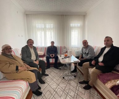 Cebrail Taşer abimizi evinde ziyaret ederek geçmiş olsun dileklerimizi ilettik.