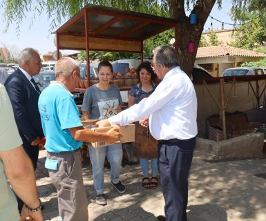 Tarihi Avanos Taşköprümüzün resmi açılış töreni dolayısıyla, Belediye Başkanımız Sayın Mustafa Kenan Sarıtaş'ın özel olarak hazırlattığı aşureler halkımıza ikram edildi.