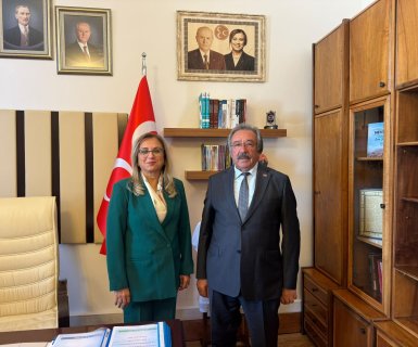 Belediye Başkanımız Sayın Mustafa Kenan Sarıtaş, TBMM MHP Grup Başkanvekili ve Nevşehir Milletvekilimiz Sayın Prof. Dr. Filiz Kılıç’ı Türkiye Büyük Millet Meclisi’ndeki makamında ziyaret etti.
