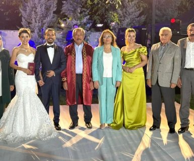 Belediye Başkanımız Mustafa Kenan Sarıtaş ve MHP Nevşehir Milletvekilimiz Grup Başkanvekili Prof. Dr. Filiz Kılıç genç çiftin nikah merasimine katıldılar.
