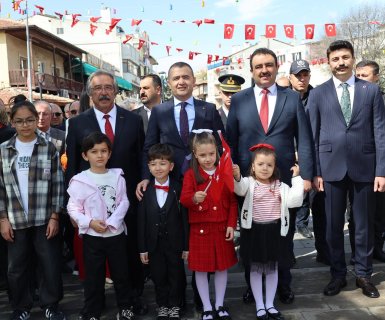 23 NİSAN ULUSAL EGEMENLİK VE ÇOCUK BAYRAMI DOLAYISIYLA ÇELENK TÖRENİ DÜZENLENDİ