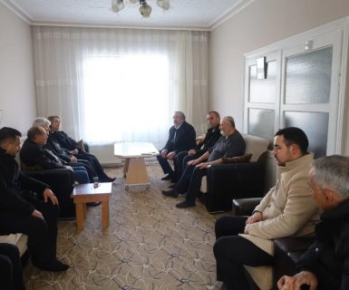 TBMM MHP Grup Başkanvekili ve Nevşehir Milletvekilimiz Sn. Prof. Dr. Filiz Kılıç ile Belediye Başkanımız Sn. Mustafa Kenan Sarıtaş ilçemizde geçtiğimiz günlerde vefat eden merhum Yakup Özüberk ve merhume Müzeyyen Küçük’ün ailelerine taziye ziyaretinde bul
