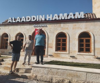 Belediye Başkanımız Sayın Mustafa Kenan Sarıtaş, belediyemize ait olan ve tadilat çalışmaları tamamlanarak yakın zamanda faaliyete geçecek olan Alaaddin Hamamı’nda incelemelerde bulundu.