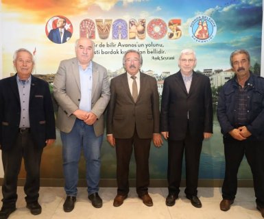 Akademisyen Sn. Prof. Dr. Mehmet Soysaldı ve Karayolu Trafik Yol Güvenliği Şubesi Başkanı eğitimci ve yazar Sn. Şahin Güneş Belediye Başkanımız Sn. Mustafa Kenan Sarıtaş’ı ziyaret ettiler.