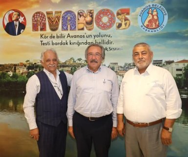 Tüm Nevşehirliler Federasyonu Genel Başkanı ve İstanbul Nevşehirliler Dernek Başkanı Mustafa Şen ve Antalya Nevşehirliler Derneği Başkanı Osman Ceran Belediye Başkanımız Mustafa Kenan Sarıtaş'ı makamında ziyaret ettiler.