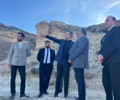 Kapadokya Alan Başkanımız Sayın Cem Aslanbay, Teknik Başkan Yardımcısı Sayın Lütfü Bilgin ve İdari Başkan Yardımcısı Sayın Dr. Hasan Şanlı, Belediye Başkanımız Sayın Mustafa Kenan Sarıtaş’a ziyarette bulundu.