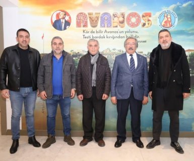 Sayın Muharrem Eryılmaz ile birlikte oğulları Sn. Hakkı Eryılmaz, Sn. Gökmen Eryılmaz ve Sn. Soner Eryılmaz, Belediye Başkanımız Sayın Mustafa Kenan Sarıtaş'ı ziyaret ettiler.