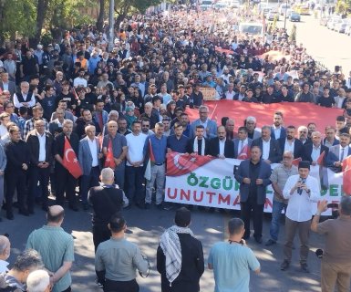 Belediye Başkanımız Sayın Mustafa Kenan Sarıtaş, Nevşehir’de Filistin’e destek amacıyla Sivil toplum kuruluşlarının öncülüğünde gerçekleştirilen yürüyüşe katıldı.