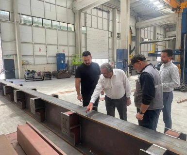 Belediye Başkanımız Mustafa Kenan Sarıtaş, Restorasyon çalışmaları hızlı bir şekilde devam eden Tarihi Taş Köprü’müzün çelik bağlantılarının yapım çalışmalarını Ankara’da Ceceli Grubu Yönetim Kurulu Başkanı Şerafettin Ceceli, Fabrika müdürü Ertuğrul Bilka