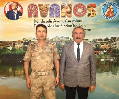 Nevşehir JAKEM Komutanı J.Kd.Alb. Sayın İlyas Uysal, Belediye Başkanımız Mustafa Kenan Sarıtaş'ı makamında ziyaret etti.