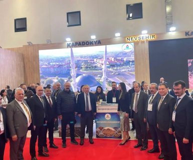 Nevşehir Valimiz Sayın Ali Fidan, EMITT 2025 Turizm Fuarında Avanos Standını Ziyaret Etti.