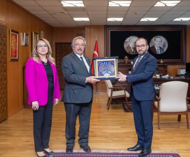 Belediye Başkanımız Sayın Mustafa Kenan Sarıtaş, Sosyal Güvenlik Kurumu (SGK) Başkanlığı görevine atanan Sayın Yunus Elitaş’a hayırlı olsun ziyaretinde bulundu.