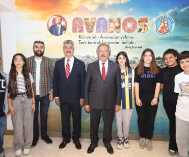 Belediyemizin kültür faaliyetleri kapsamında eğitim alan tiyatro ve koro kursiyerleri, Belediye Başkanımız Sayın Mustafa Kenan Sarıtaş'ı ziyaret ederek bayramlaştılar.