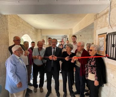 Belediye Başkanımız Mustafa Kenan Sarıtaş, Limba Cafe isimli işyerinin açılış kurdelesini kesip, hayırlı olsun dileklerinde bulundu.