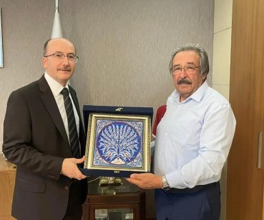 Belediye Başkanımız, Devlet Malzeme Ofisi Genel Müdürü Şinasi Candan’ı makamında ziyaret etti.