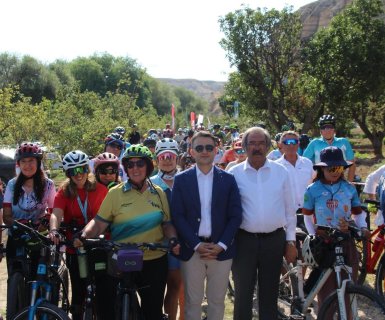 3. Kapadokya Uluslararası Bisiklet Festivali, büyüleyici doğası ve tarihi dokusuyla Avanos’ta coşku dolu bir başlangıç yaptı.