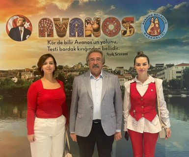 Nevşehir MBA Okulları Kampüs Müdürü Sayın Özge Mollaoğlu ve Sayın Büşra Mercan Arı, Belediye Başkanımız Sayın Mustafa Kenan Sarıtaş’ı makamında ziyaret ettiler.