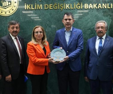 Belediye Başkanımız, Nevşehir Milletvekilimiz ve TBMM Grup Başkan Vekili Filiz Kılıç ve Milliyetçi Hareket Partisi Nevşehir belde ve ilçe Belediye Başkanları ile birlikte Çevre, Şehircilik ve İklim Değişikliği Bakanı Murat Kurum ile bir araya geldi.