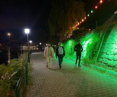 Belediye Başkanımız Sayın Mustafa Kenan Sarıtaş, Belediye Meclis Üyemiz Sayın Avukat Vedat Elma ve Fen İşleri Müdür Vekilimiz Sayın Mustafa Tolga Bostancı ile birlikte, gece saatlerinde şehir merkezinde saha incelemelerinde bulundular.