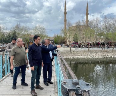 Kızılırmak yatağında iş makineleri ile gerçekleştirilecek olan ıslah çalışmalarıyla birlikte nehir yatağı temizlenerek, görüntü kirliliği de ortadan kaldırılacak.