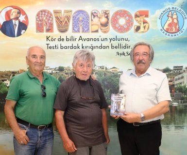 Avanos’un gönüllü tanıtım elçileri, kıymetli hemşehrilerimiz Sofa Hotel sahibi Sayın Muharrem Gürdal ve Fotoğraf Sanatçısı Sayın Mustafa Taşkın, Belediye Başkanımız Sayın Mustafa Kenan Sarıtaş’ı ziyaret ettiler.