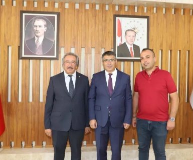 Belediye Başkanımız Mustafa Kenan Sarıtaş, Nevşehir Hacı Bektaş Veli Üniversitesi (NEVÜ) Rektörü Prof. Dr. Semih Aktekin’i makamında ziyaret etti.