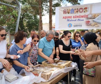 Belediye Başkanımız Sayın Mustafa Kenan Sarıtaş, Muharrem Ayı’nın manevi iklimi dolayısıyla Avanos Çarşı Meydanı’nda vatandaşlarımıza aşure ikramında bulundu.