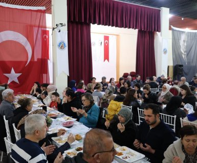 8 MART DÜNYA KADINLAR GÜNÜ’NDE ANLAMLI İFTAR BULUŞMASI