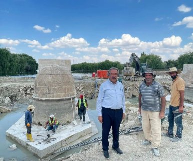 Belediye Başkanımız, restorasyon süreci devam eden Tarihi Taş Köprü’nün çalışmalarını yerinde inceledi.