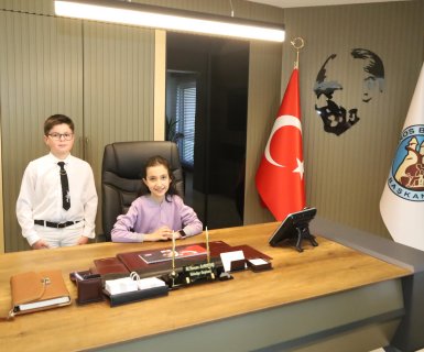 Çocuk Başkanlar Makama Oturdu.