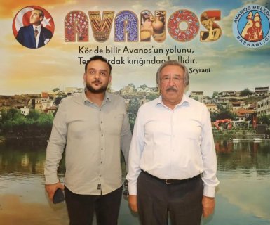 Harran Belediyesi Kültür ve Sosyal İşler Müdürü Halil Hüseyin Ay, Belediye Başkanımız Mustafa Kenan Sarıtaş'ı makamında ziyaret etti.
