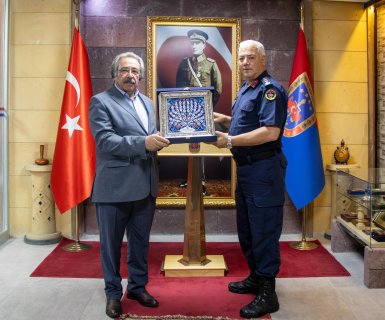 Belediye Başkanımız Sayın Mustafa Kenan Sarıtaş, Nevşehir İl Jandarma Komutanı Jandarma Kıdemli Albay Sayın Mehmet Çelik’i makamında ziyaret ederek yeni görevinde başarılar diledi.