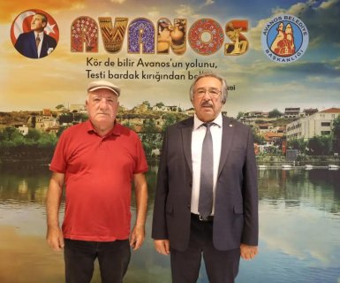 Hemşehrimiz Emin Topuz Belediye Başkanımız Mustafa Kenan Sarıtaş'ı makamında ziyaret ettiler.