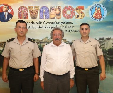 Nevşehir Askerlik Şubesi Başkanı Üsteğmen Sayın Yaver Kaan Alkan ve Astsubay Sayın Mehmet Eşca Arslan, Belediye Başkanımız Sayın Mustafa Kenan Sarıtaş’ı makamında ziyaret ettiler.