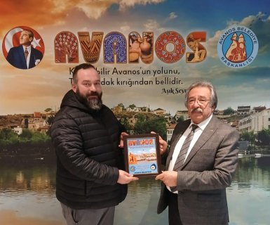 İLÇEMİZDE YENİ AÇILAN İŞ YERİNE HAYIRLI OLSUN PLAKETİ